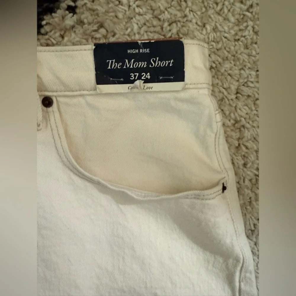 NWT Abercrombie & Fitch‎ High Rise Mom Shorts in White - Curve Love 37